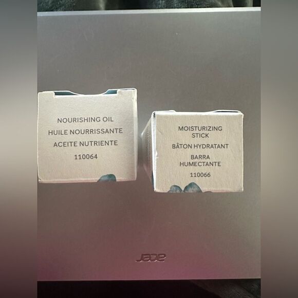 Mary Kay Naturally Nourishing Oil and Moisturizing Stick - Picture 3 of 3